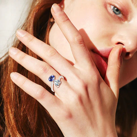 De que color es el anillo de compromiso hotsell