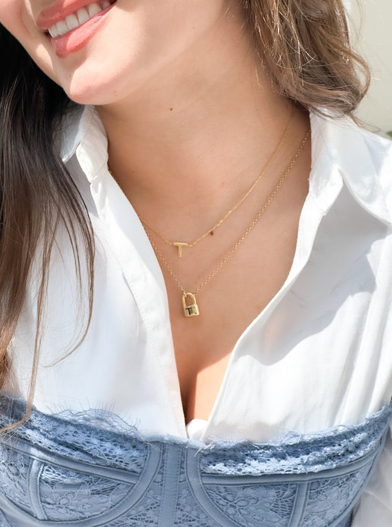 Collar con Letra en Oro 18 Kilates